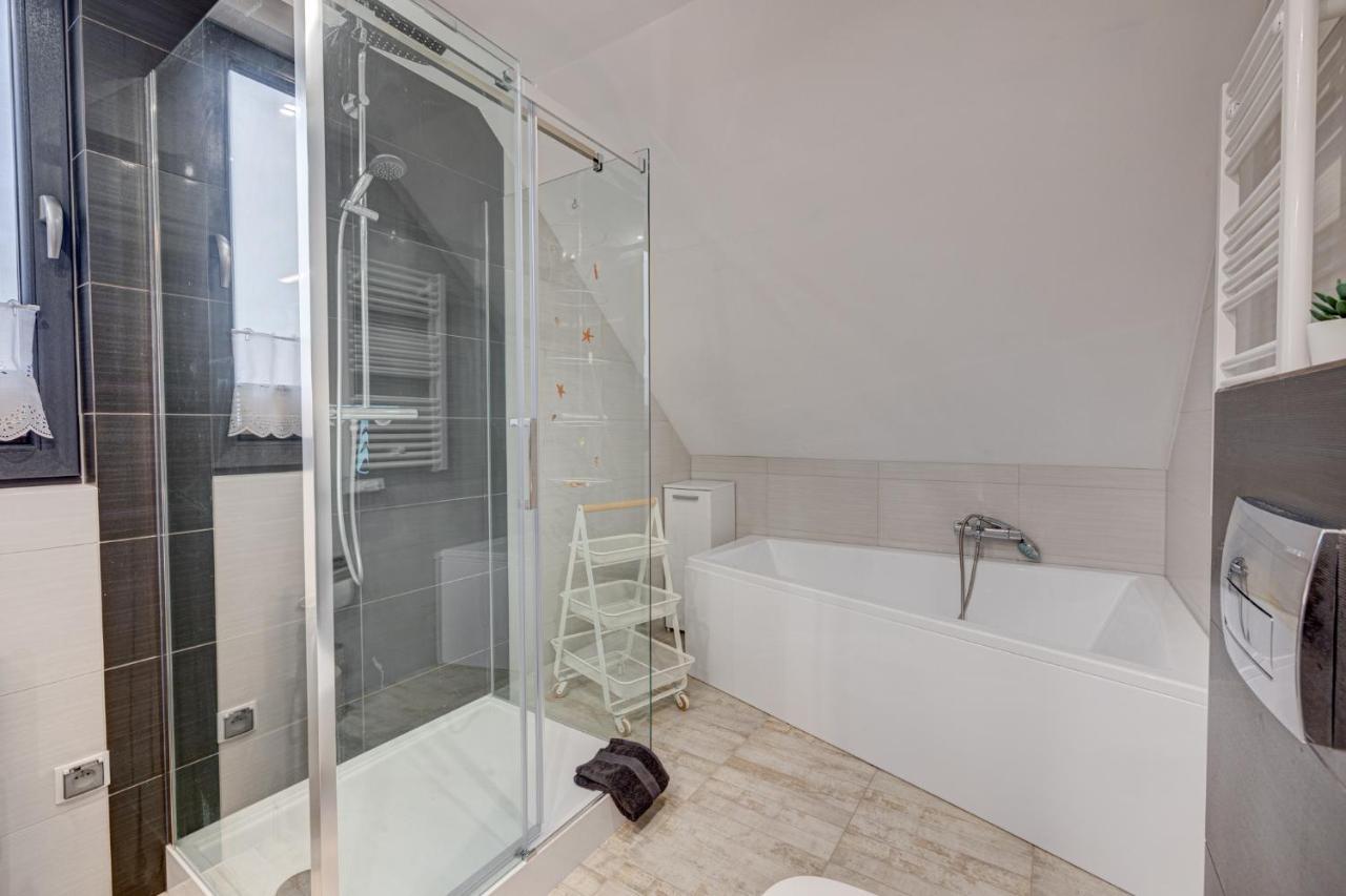 Dom Wakacyjny Baltic Home & Dom Baltic Home Garden Inn Zastan Ngoại thất bức ảnh