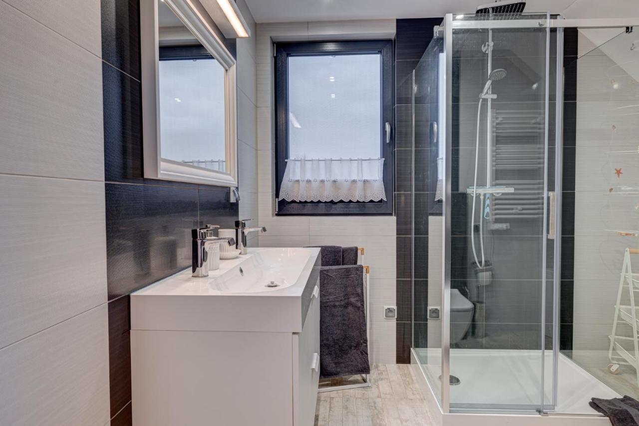 Dom Wakacyjny Baltic Home & Dom Baltic Home Garden Inn Zastan Ngoại thất bức ảnh